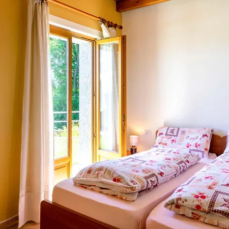 Lo Scoiattolo By Interhome